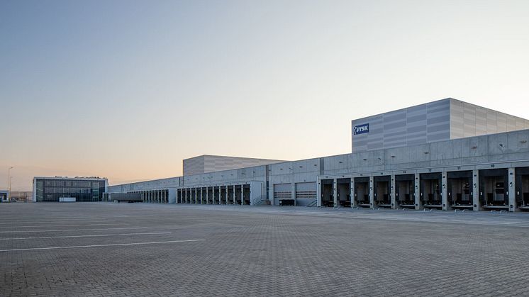 JYSK’s brand new distribution center in Bozhuristhe, Bulgaria, has come a long way towards completion.