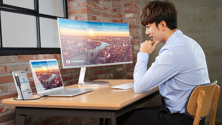 Thunderbolt 3 QLED Curved Monitor
