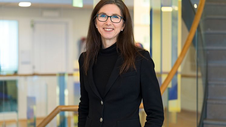 Helena Åsbrink, Chef för Operations på Galderma i Uppsala berättar om planerna för ny produktutveckling, ny fabrik, 120 nya jobb och ökad kapacitet.