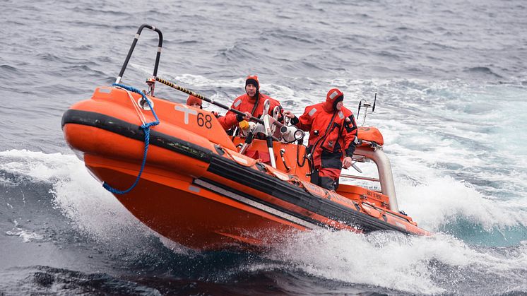 “It is essential that ESVAGT maintains its advantage in sailing Fast Rescue Boats (FRB) and a team of recently appointed FRB assessors will contribute significantly to that” says Steffen Rudbech Nielsen, Head of Ship Management, Operation.