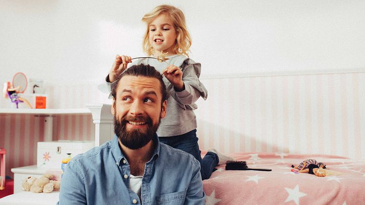Aktuelle Umfrage von Barbie zeigt: Jeder zweite Vater wünscht sich grundsätzlich mehr Zeit, um mit seiner Tochter zu spielen 
