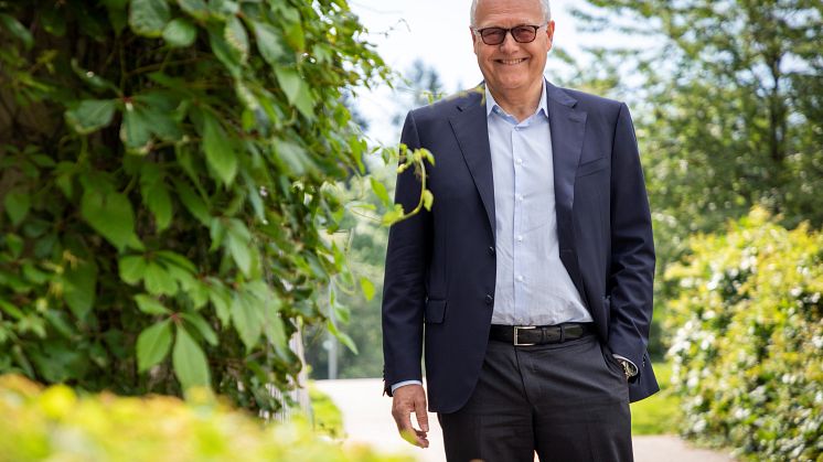 Baard Haugen (63) er ansatt i stillingen  Group CFO i NHST Media Group AS.