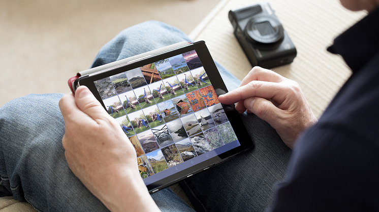 PowerShot_SX740_HS Lifestyle Tablet Viewroll