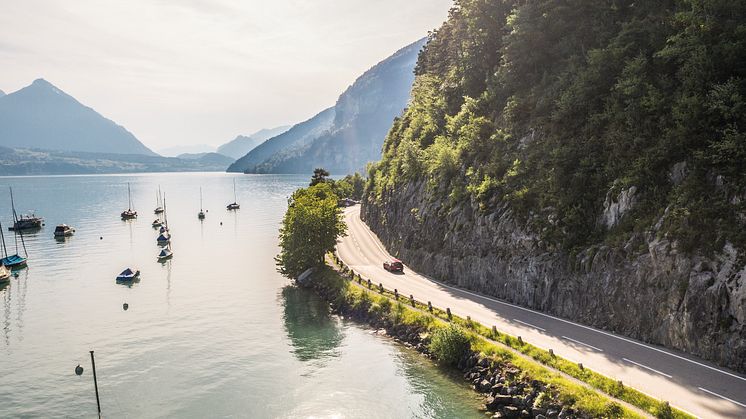 Seestrasse am Thunersee, links der Niesen © Mattias Nutt Photography