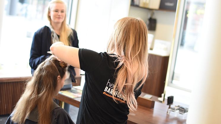 Ett trettiotal frisörer på alla Headons salonger klippte 132 kunder som valde engagera sig i Headons samarbete med Barnfonden onsdagen den 26 april. 