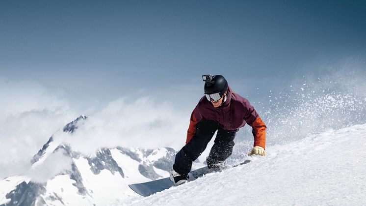Osmo Action 5 Pro_Outdoor KV_Skiing.jpg