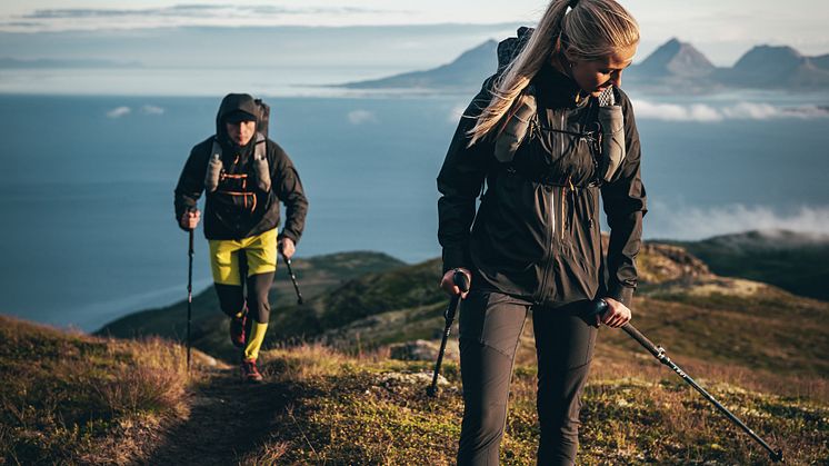 POPULÆR KOLLEKSJON: Klær fra den nye Y LightLine-kolleksjonen var tydeligvis målet til tyvene som tok seg inn i Bergans sin butikk. Foto: Hans Kristian Krogh Hanssen/Bergans