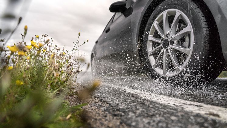 Nokian_Tyres_aquaplaning_A.jpg