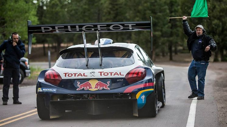 Peugeot och Loeb kör för vinst i Pikes Peak