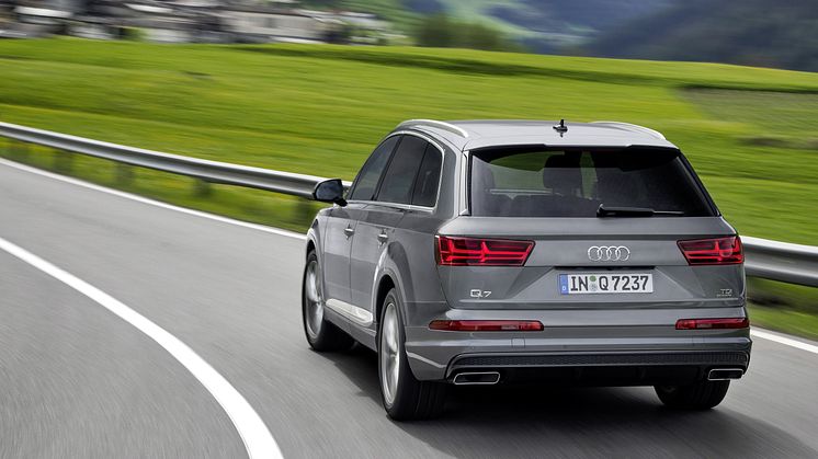 Audi Q7 rear