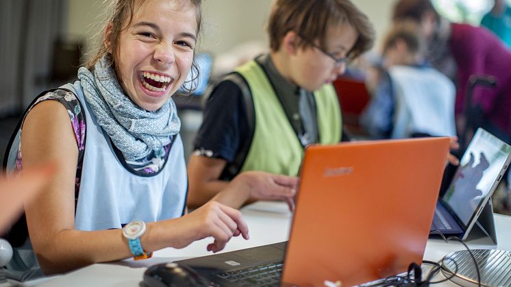 "Code your Live" - Lehrmaterial zur Förderung von inklusivem Programmieren im Schul- und Fernunterricht 