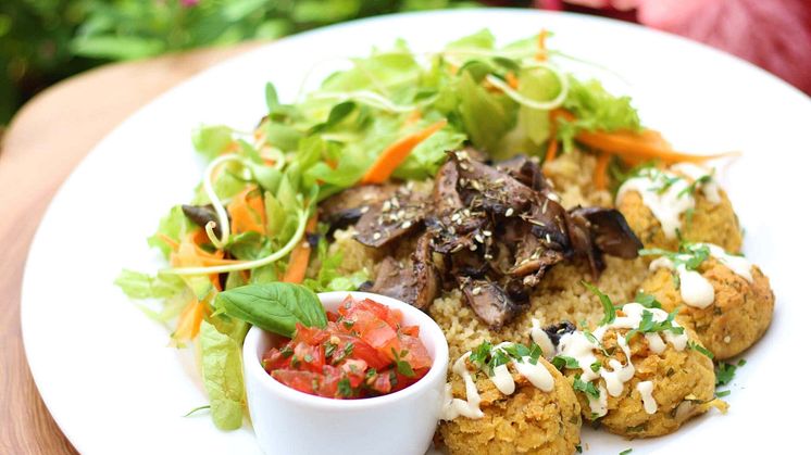 Falafeltallrik med svamp.