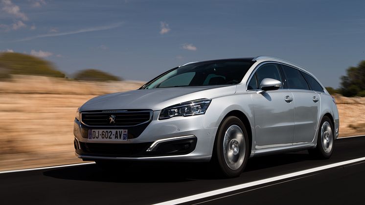 Sverigepremiär för sportigt eleganta Peugeot 508 -nytt utseende, klassledande förbrukning och nya automatlådor
