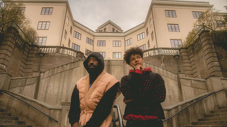 Makosir har fått med seg Arif Murakami på sin nye singel «Litt for sent». Foto: Niklas Sevaldsen