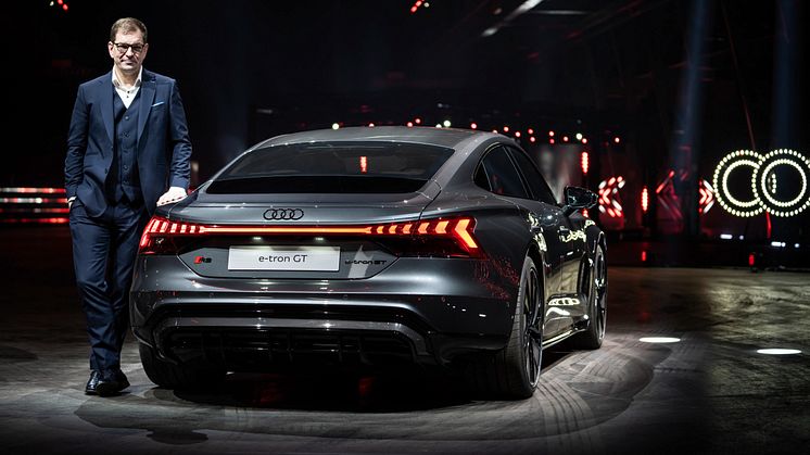Audi RS e-tron GT og Markus Duesmann, CEO for Audi