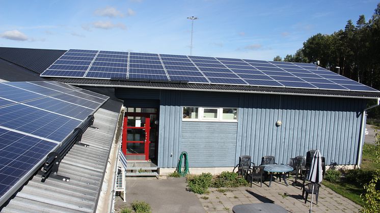 Solceller ger miljövänlig el på Gryta avfallsstation