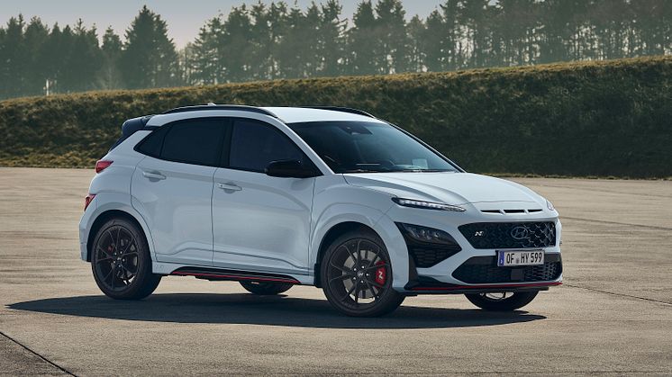 hyundai-kona-n-test-drive-sonic-blue-driving-19