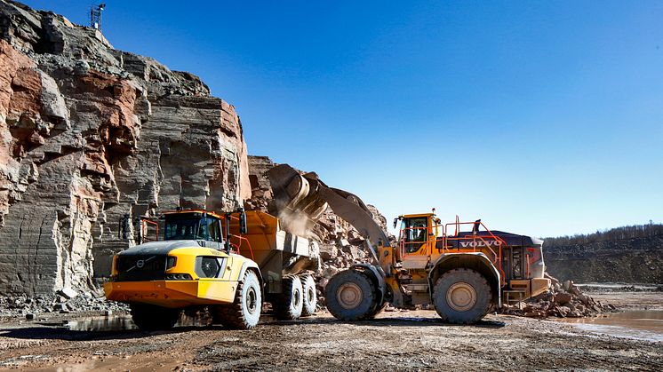 Volvo A60H dumper och L350H hjullastare hos Cementa