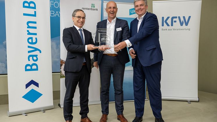 V.l.: Hans Peter Göttler (Stv. Vorsitzender des Vorstands LfA), Stefan Hattenkofer (Vorstandsmitglied SSKM) und Marcus Betz (Direktor Vertrieb Unternehmens- /Firmenkunden/Bauträger SSKM).