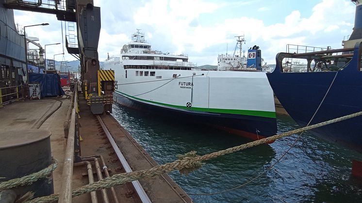 Futura in the floating dock_3
