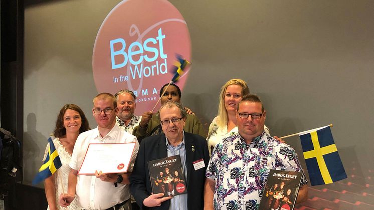 Glada vinnare tillsammans med Edouard Cointreau (mitten) från World cookbook gourmand awards.