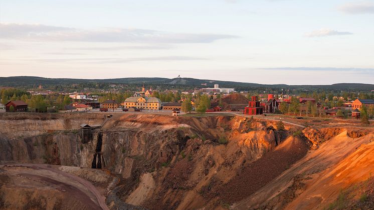 Världsarvet Falun innefattar Falu Gruva, staden och det kringliggande bergsmanslandskapet.