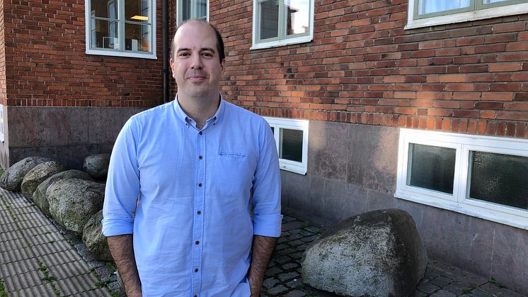 Om tandläkarna är medvetna om riskfaktorerna kan de välja rätt åtgärder och därmed spara pengar för båda samhället och individen. – Det ger också en bättre oral hälsorelaterad livskvalitet för patienten, säger Bruno Chrcanovic.