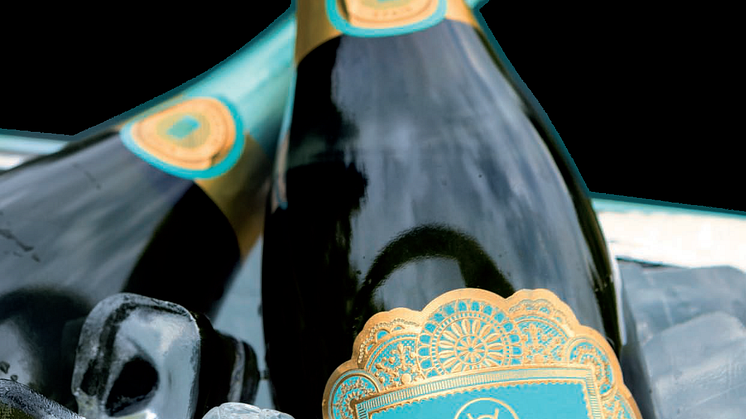 Vid köp av 6 flaskor levereras vinerna i en elegant låda som kan användas som ishink.