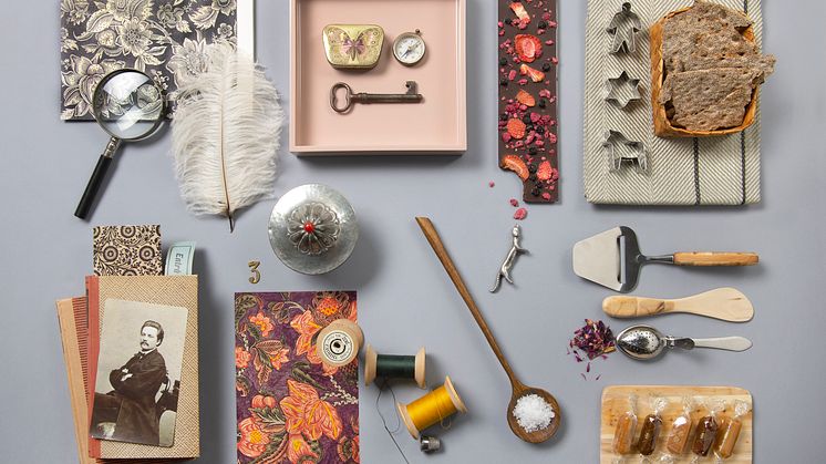 Unika mönster ur samlingen, vintage rekvisita från vinden och nordiska smaker är tre huvudingredienser i Nordiska museets nya butik som erbjuder medvetna vardagsvaror och nordiskt hantverk. Foto: Peter Segemark, Nordiska museet