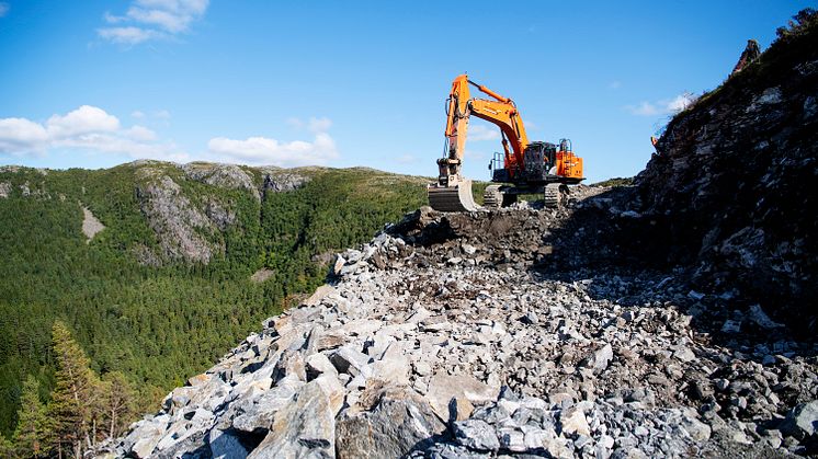 Krevende terreng fro adkomstvei til Kvenndalsfjellet vindpark