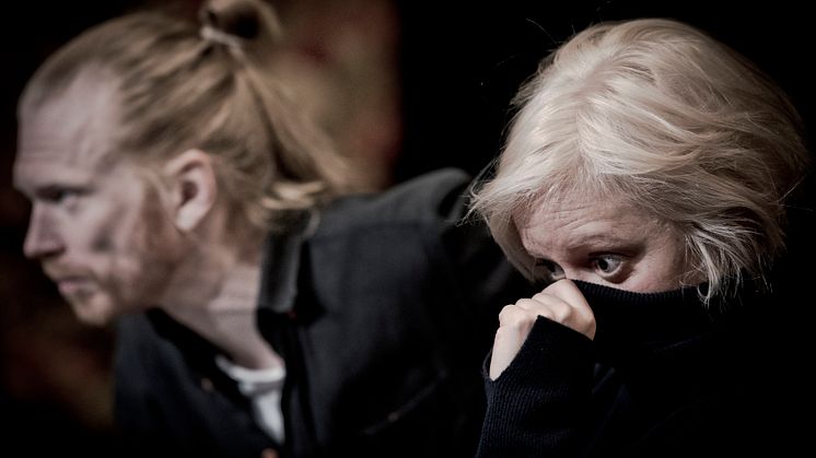 Repetitionsbild ur Lars Noréns pjäs Episod. Jörgen Thorsson och Elisabeth Wernesjö. Foto Urban Jörén.