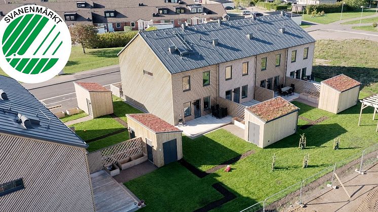 Hösten 2020 kunde 27 glada köpare flytta in i sina radhus utanför Vikingstad i Linköping. Nu har projektet certifierats med miljömärkningen Svanen.