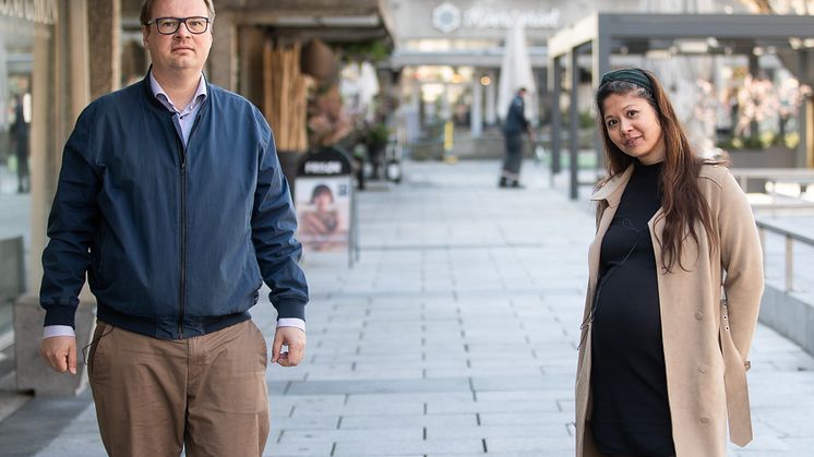 Isak Oksvold, direktør for miljø og bærekraft i Møller Eiendom, og Jennifer Lamson, energi- og miljørådgiver i Höegh Eiendom.