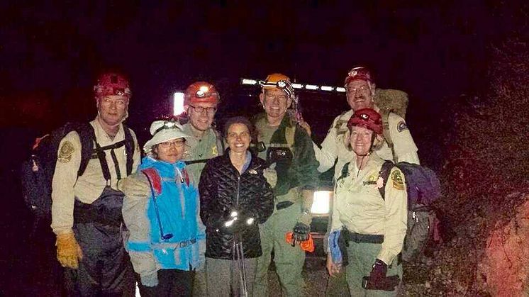 Hi-res image - ACR Electronics - hiker Yan Qu with their rescuers