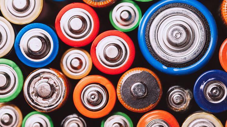 Återvinningen av laddningsbara hydridbatterier kan bli enklare med en ny metod, enligt en ny studie. Laddningsbara batterier finns av olika sorter, stora som små, och metoden är användbar för alla typer av NiMH-batterier. Foto: Paninastock/Mostphotos
