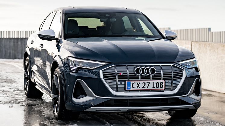 Audi e-tron S Sportback (Plasmablå)
