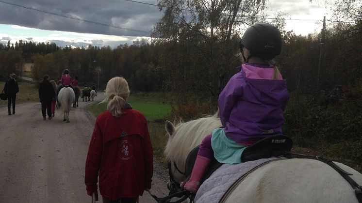 Välkomna till barnridning på Stallbalans i Björsbyn, Luleå. 