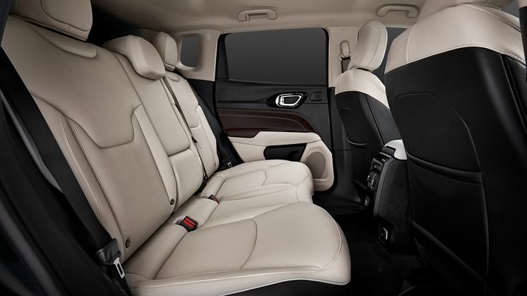 9.  New Jeep� Compass interiors