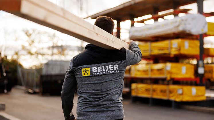 Efterfrågan på återbrukat material ökar ständigt och vi behöver skapa bättre förutsättningar för att göra det till en naturlig del av bygghandeln, säger Tommy Burnert filialchef Beijer Eskilstuna 