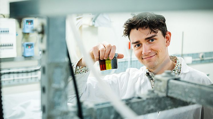 Thomas Ottink Renovas miljöstipendiat 2024 utvecklar en hållbar metod för att återvinna slipmull. Foto Peter Nilsson