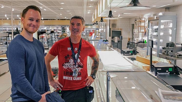 Niklas Lavén, Elektroskandia och Zoran Cuturic, Witsel. Färskdiskarna lyses upp av den stilrena Cardi-armaturen SEW.