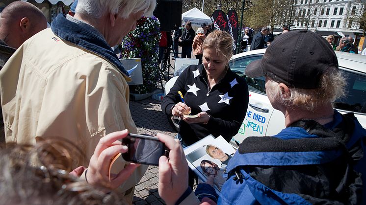 Tina Thörner deltar i Oresund Electric Car Rally 2013 med Åsa Romson 