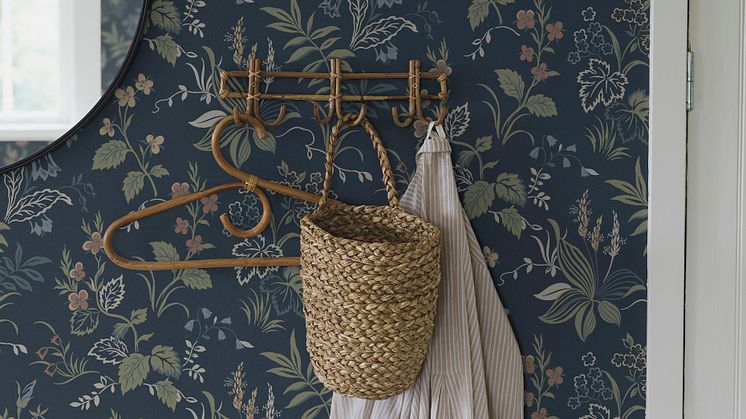 Folklore-1_Image_Roomshot_Hall_Item_3262_PR