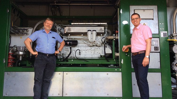Andreas Uding, Prokurist bei der Sykon GmbH (r.), und Norbert Darnauer, Asset Manager bei Energieservice Westfalen Weser, unterstützen die Energiewende vor Ort.