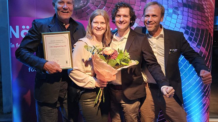 C3C Engineering får Växjö Kommuns Innovationspris 2023. På plats för att motta priset var Marcus Richardson, Maria Gustavsson, Linus Trulsson och Tobias Axelsson-Runbjörk