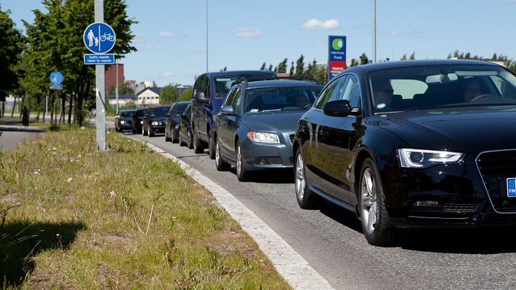 Loman alkajaisiksi moni suomalainen pakkaa auton ja vaihtaa kesäksi maisemaa.