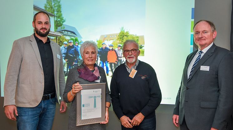 Freuen sich über das Engagement (v. l.): Alexander Rauer, Demografiebeauftragter Steinheim, Ursula Römer-Stratmann und Werner Reimann, Dr. Stephan Nahrath, Geschäftsführer WWE,