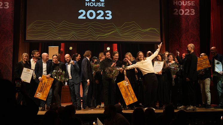 Alla första, andra- och tredjepristagare tog plats på scen för gemensam bild