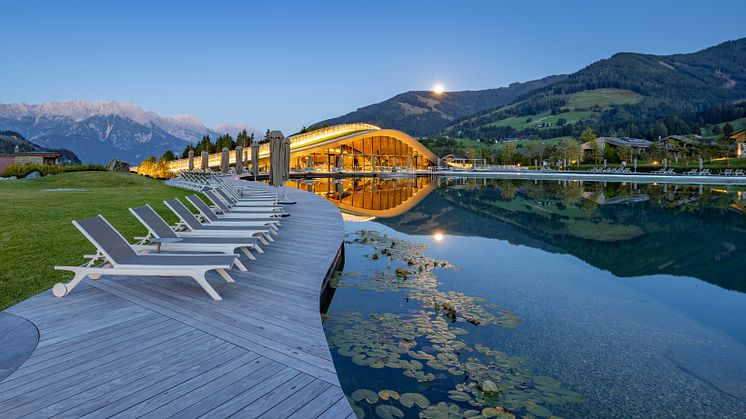 Wellness Terrasse mit Holz: „ATMOSPHERE by Krallerhof