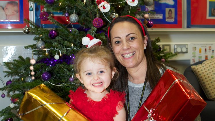Bellway makes festive delivery to Radcliffe Children's Centre